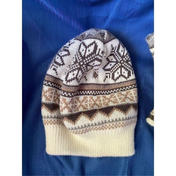 Muk Luks Fairisle Print Winter Beanie Hat And Fingerless Gloves Hand Warmers OS - Picture 7 of 9